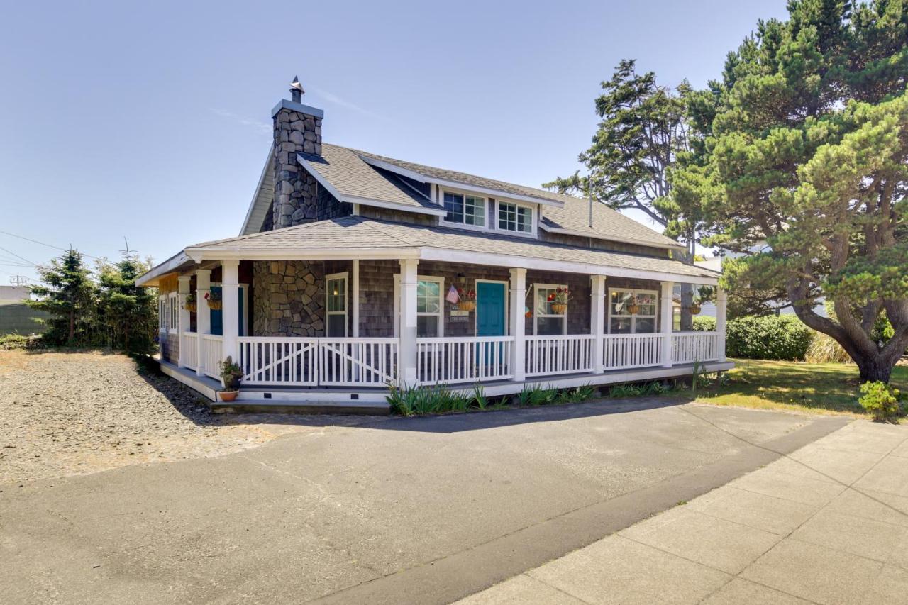 Coastal Lincoln City Home With Spacious Deck! Exterior photo